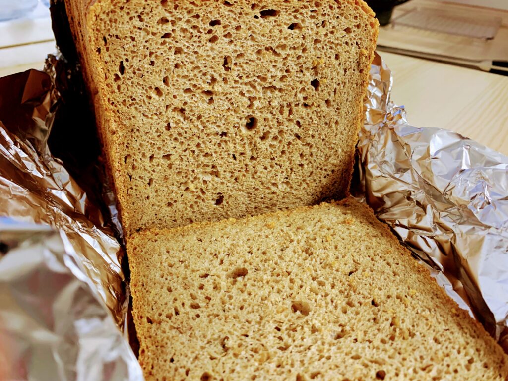 brot angeschnitten