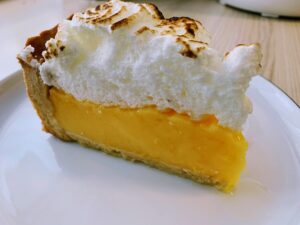 lemon meringue pie anschnitt