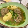 leberklößlisuppe mit grießnocklern und reichlich petersilie