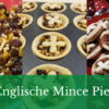 Mince Pie Blog Banner mit Mincemeat, gebackenen und ungebackenen Pies
